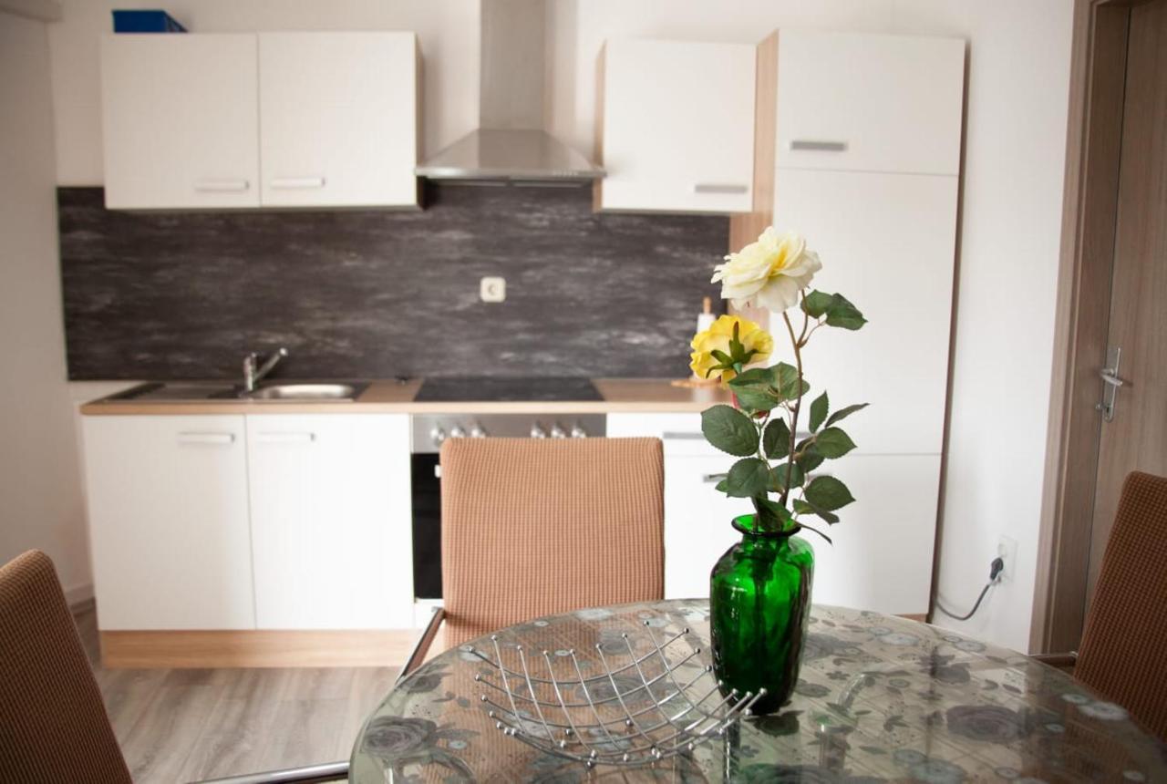 Amber In The Centar Apartment Kastela Bagian luar foto
