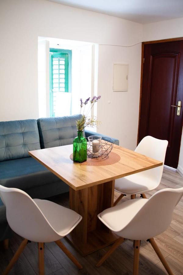 Amber In The Centar Apartment Kastela Bagian luar foto